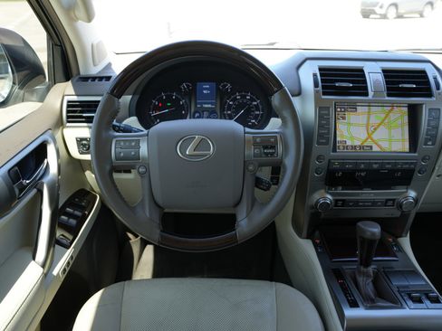 Used 2019 Lexus GX 460 Premium AWD/4WD image 9