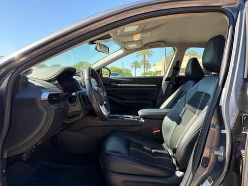 Used 2025 Nissan Altima 2.5 SR image 12