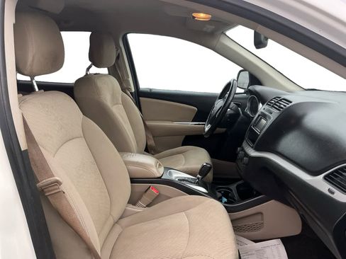 Used 2020 Dodge Journey SE w/ SE Popular Equipment Group image 12