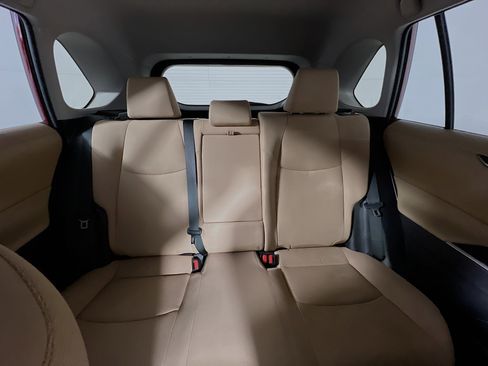 Used 2021 Toyota RAV4 LE image 32