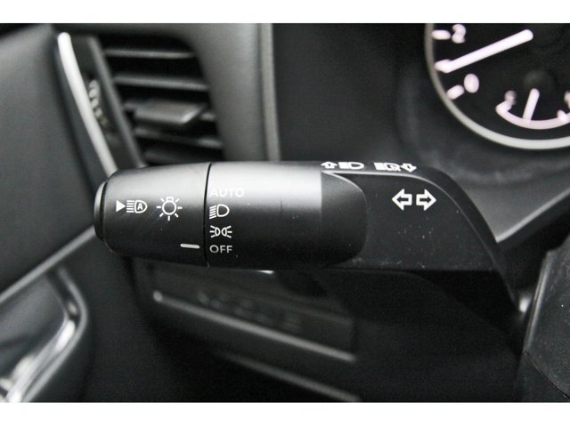 Used 2024 Nissan Rogue S AWD/4WD image 18