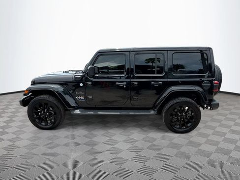 Used 2022 Jeep Wrangler Unlimited Sahara w/ Cold Weather Group AWD/4WD image 9