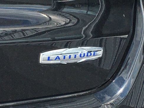 Used 2022 Jeep Compass Latitude image 11