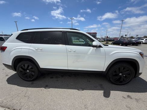 Certified 2026 Volkswagen Atlas SE w/ Black Wheel Package FWD image 7