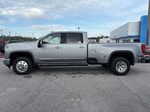 Used 2025 Chevrolet Silverado 3500 High Country w/ Technology Package image 4