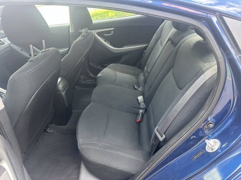 Used 2015 Hyundai Elantra SE w/ Option Group 03 FWD image 9