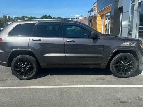 Used 2020 Jeep Grand Cherokee Altitude AWD/4WD image 2