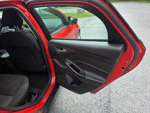 Used 2016 Ford Focus SE FWD image 16