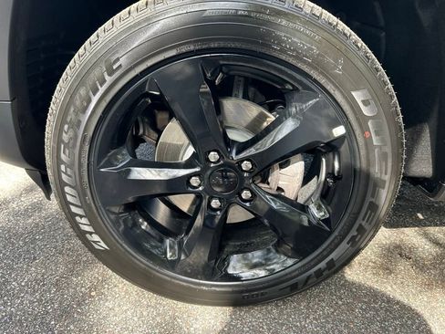 New 2025 Jeep Grand Cherokee Altitude image 10