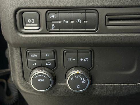 Used 2024 Chevrolet Tahoe LT AWD/4WD image 33