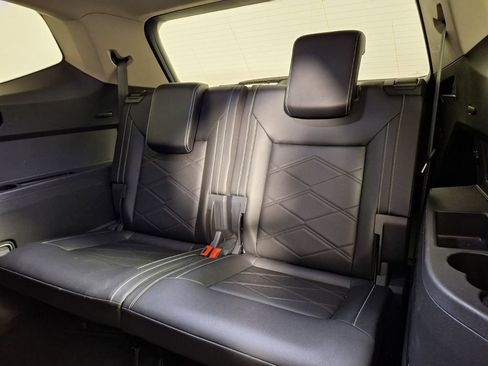 Used 2025 Volkswagen Atlas SE FWD image 11