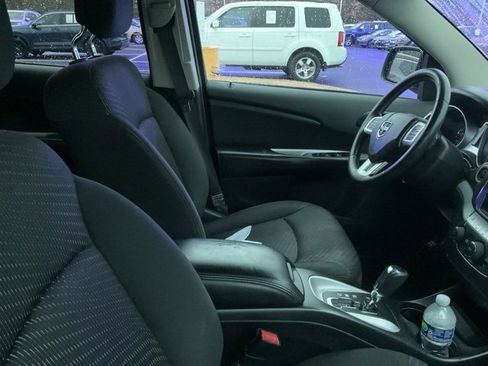 Used 2016 Dodge Journey SE w/ Flexible Seating Group image 4