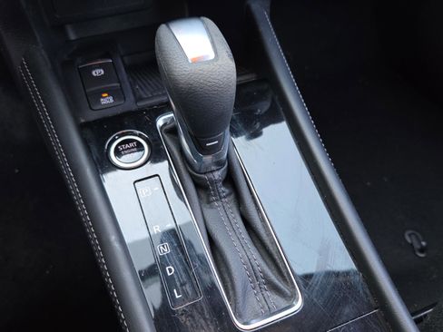 Used 2022 Nissan Kicks SR w/ Interior Electronics Package FWD image 22