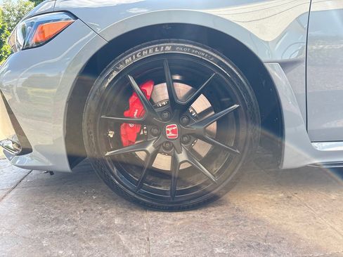 Used 2025 Honda Civic Type R image 9