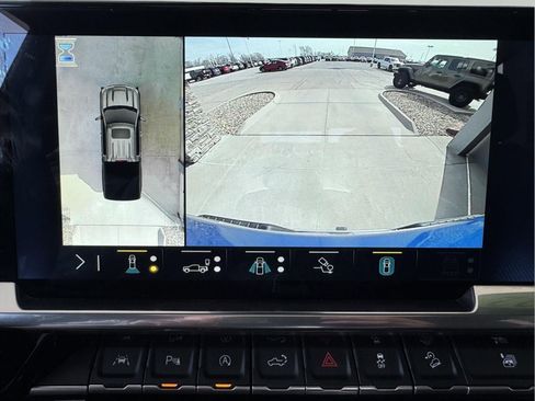 Used 2022 Chevrolet Silverado 1500 LTZ AWD/4WD image 19