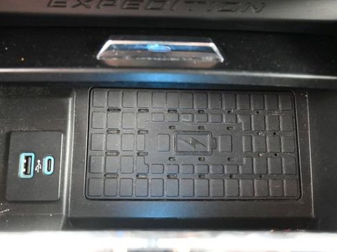 Used 2024 Ford Expedition XLT AWD/4WD image 26