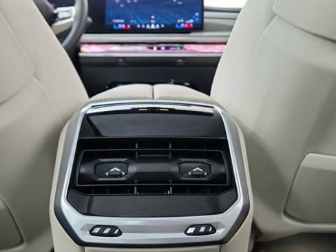 Used 2023 BMW i7 xDrive60 w/ Executive Package 2 image 53