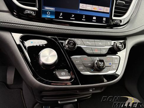 New 2026 Chrysler Pacifica Select image 19