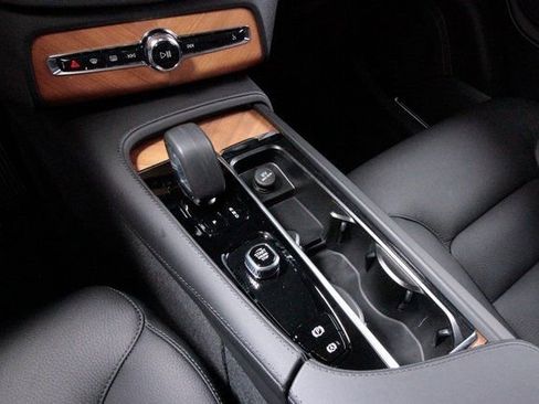 Certified 2025 Volvo XC90 B6 Plus w/ Protection Package Premier image 14