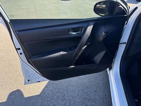 Used 2017 Toyota Corolla SE image 18