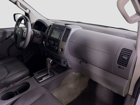 Used 2015 Nissan Frontier SL image 29