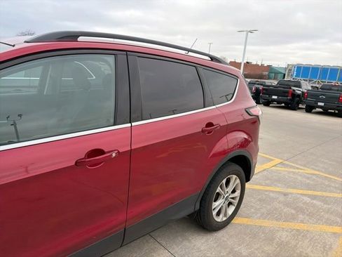 Used 2018 Ford Escape SE w/ SE Sync 3 Package image 4