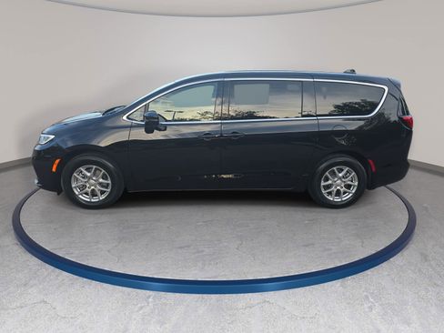 New 2026 Chrysler Pacifica Select FWD image 8
