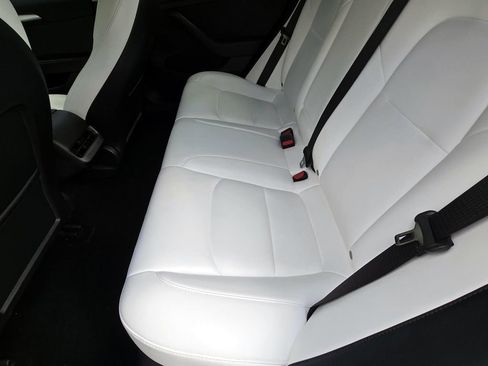 Used 2022 Tesla Model 3 Standard Range RWD image 13