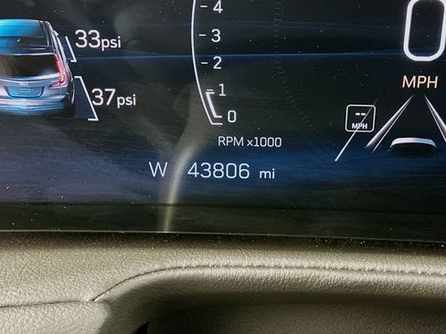 Used 2024 Cadillac XT4 Premium Luxury image 18