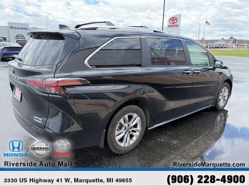 Used 2024 Toyota Sienna Limited AWD/4WD image 9
