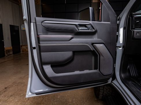 Used 2025 GMC Sierra 2500 AT4X image 35