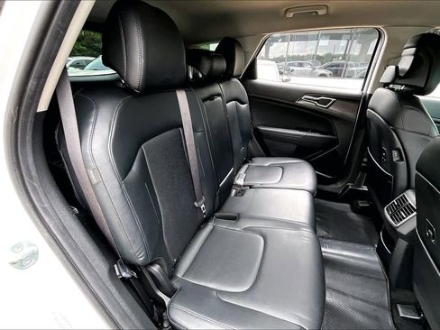 Used 2024 Kia Sportage EX FWD image 19