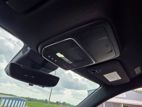 Used 2024 Chevrolet Traverse RS FWD image 23