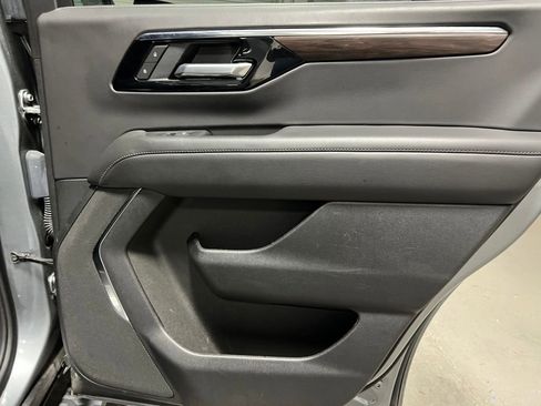 Used 2025 Chevrolet Tahoe Z71 image 16