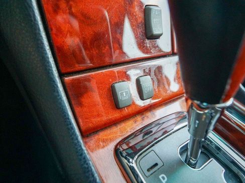 Used 2006 Lexus LS 430 w/ Modern Luxury Pkg RWD image 25