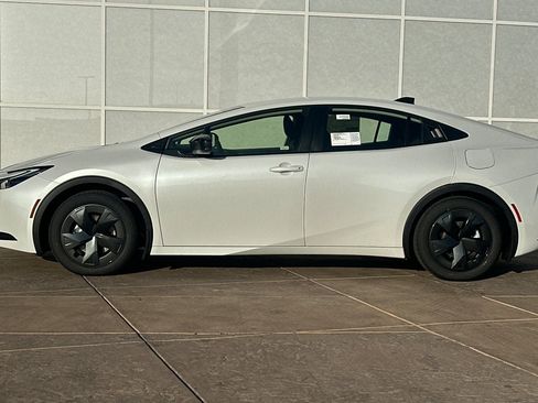 New 2026 Toyota Prius Plug-In Hybrid FWD image 7