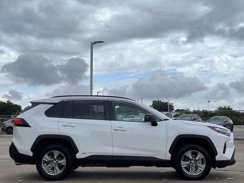 Used 2025 Toyota RAV4 LE AWD/4WD image 3