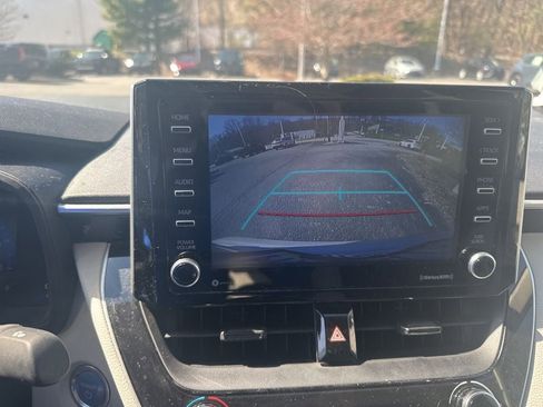 Used 2021 Toyota Corolla LE FWD image 13