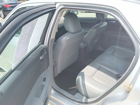 Used 2005 Chrysler 300 image 7