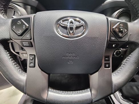 Used 2018 Toyota Tacoma TRD Off-Road w/ TRD Premium Off Road Package AWD/4WD image 35