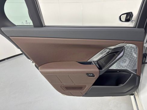 Used 2023 BMW i7 xDrive60 image 51