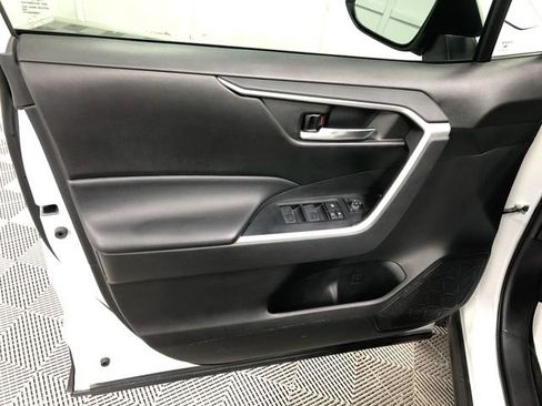 Used 2022 Toyota RAV4 SE w/ Convenience Package AWD/4WD image 13