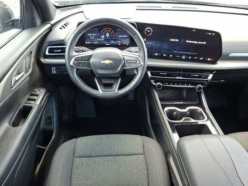 Used 2025 Chevrolet Traverse LT w/ LPO, Floor Liner Package AWD/4WD image 11