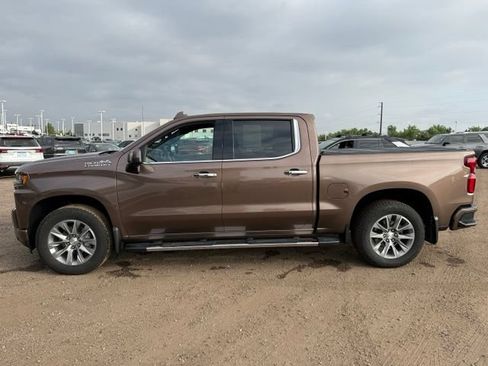 Used 2019 Chevrolet Silverado 1500 High Country w/ Technology Package AWD/4WD image 2