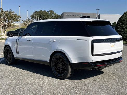 New 2025 Land Rover Range Rover Long Wheelbase SE image 3