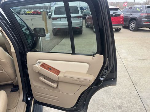 Used 2007 Ford Explorer Eddie Bauer image 17