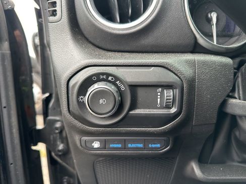 Used 2023 Jeep Wrangler Unlimited Sahara w/ Cold Weather Group AWD/4WD image 14