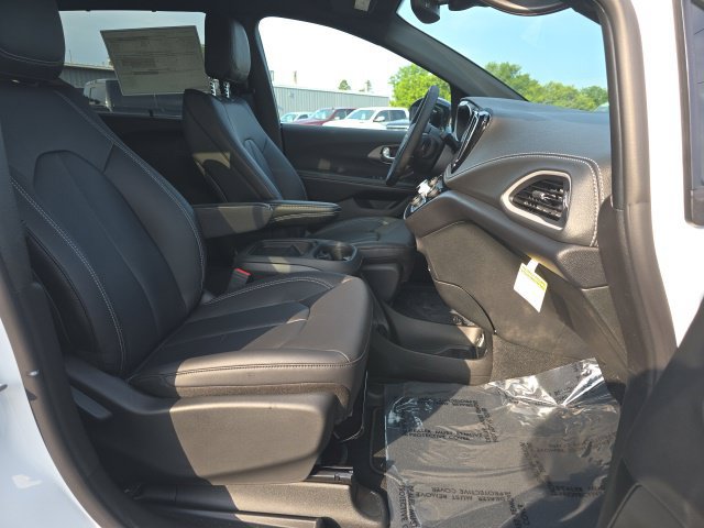 New 2027 Chrysler Pacifica Select AWD/4WD image 32