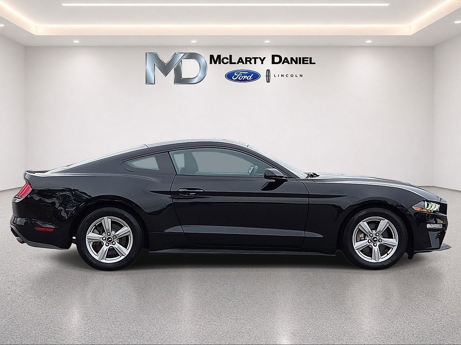 Used 2019 Ford Mustang Coupe RWD image 6