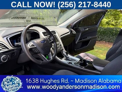 Used 2016 Ford Fusion SE FWD image 9